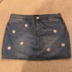 Size 3X: Jean Skirt with Embroidered Daisies